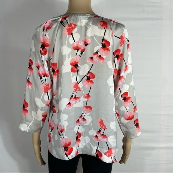 DKNYC Silver, Pink, and White Floral Blouse - Picture 7 of 13
